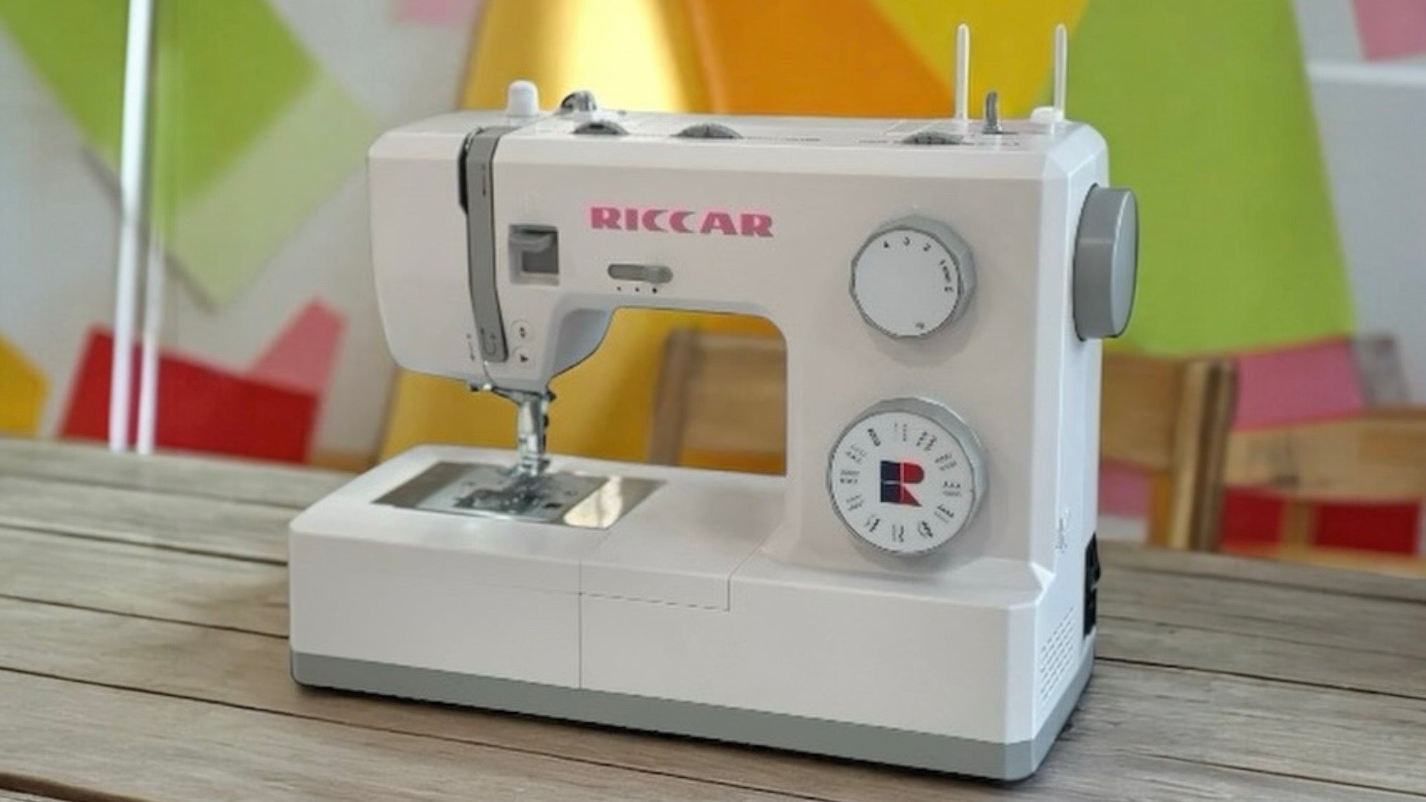 RICCAR(リッカー)ミシン復活第一弾・糸のいらない不思議なミシン